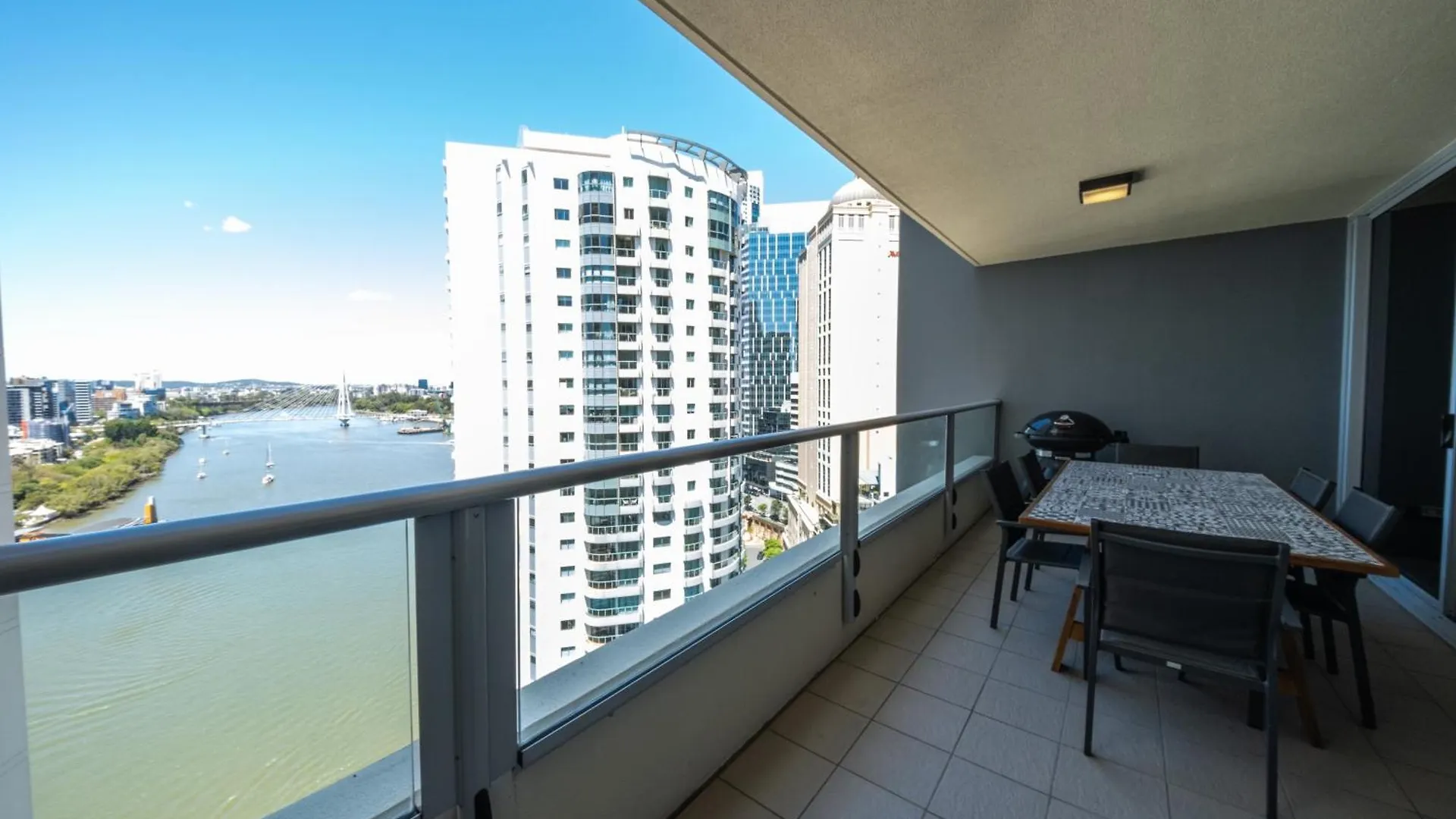 Brisbane City Luxury Riverfront Apartments 0*,  Австралия