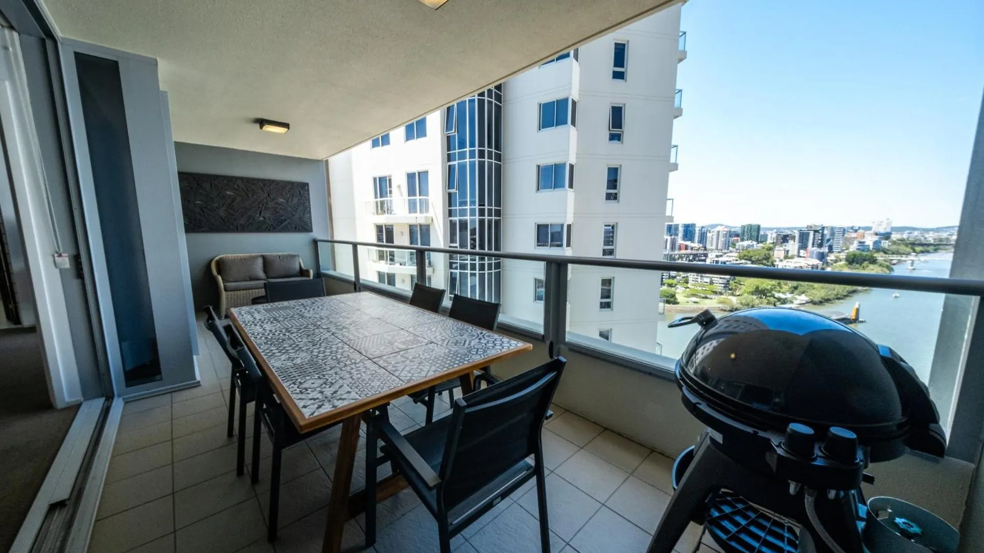 Brisbane City Luxury Riverfront Apartments