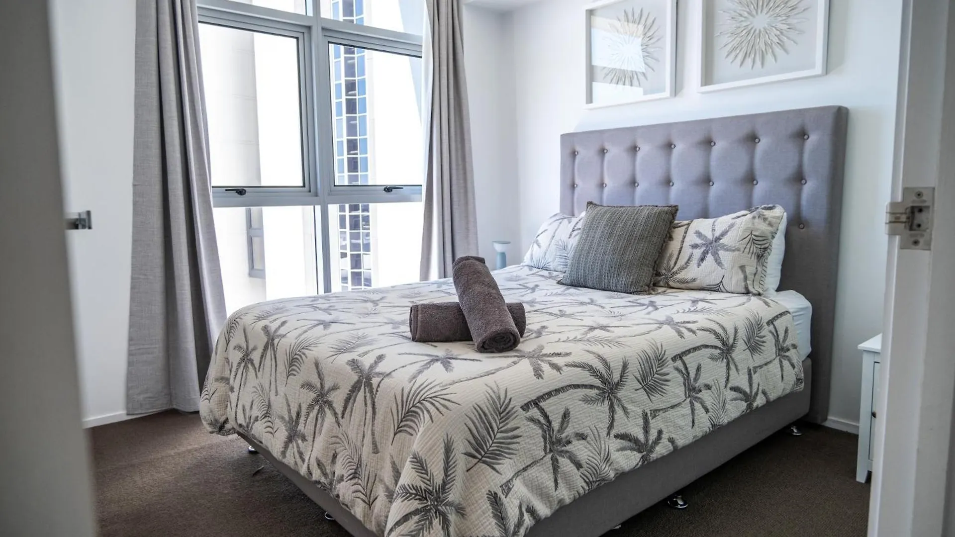 Brisbane City Luxury Riverfront Apartments