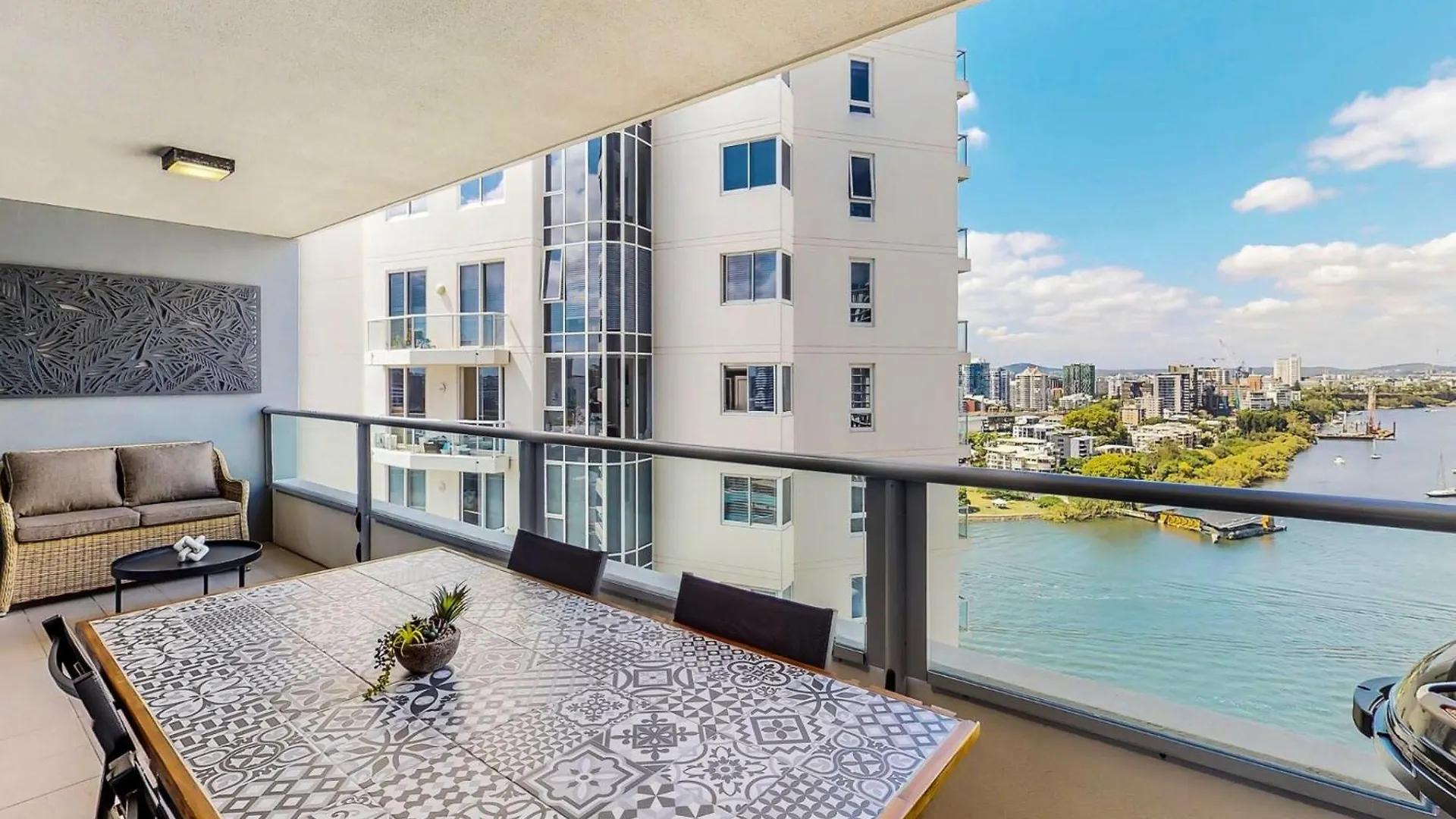 Brisbane City Luxury Riverfront Apartments